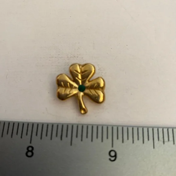 Irish Clover Shamrock Lapel Pin - Picture 2 of 4